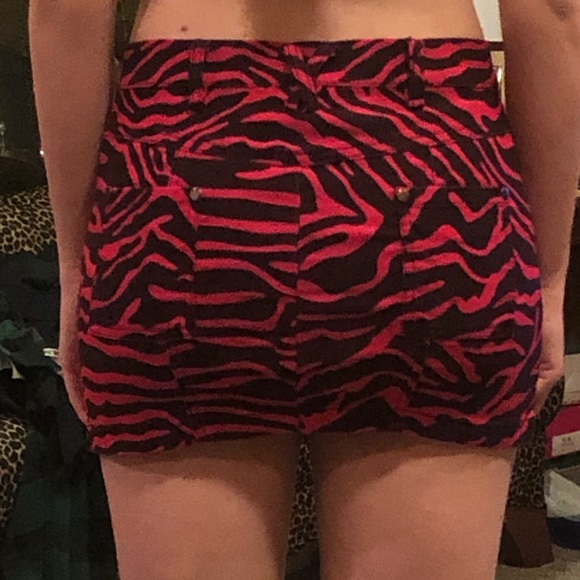 NWOT SOURPUSS hot pink & black zebra print mini skirt - Picture 5 of 5